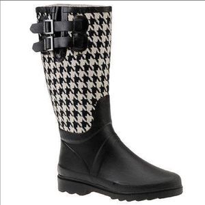 Banana Republic Houndstooth patterned rain boots